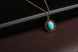 Rhinestone Decor Pendant Necklace